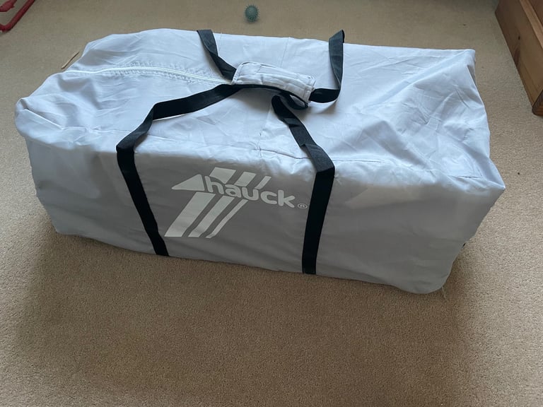 Hauck Travel Cot - lightweight & compact, perfect for sleepovers 