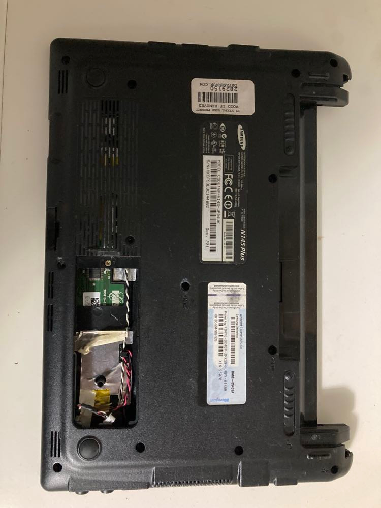 Genuine Samsung N145 Plus Palm Rest with Mouse Pad and base battery compartment