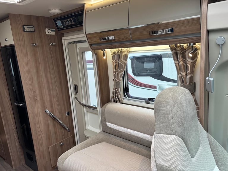 SWIFT BESSACARR HI-STYLE 599 MOTORHOME Alde, Auto Satellite, Tower Fridge, 