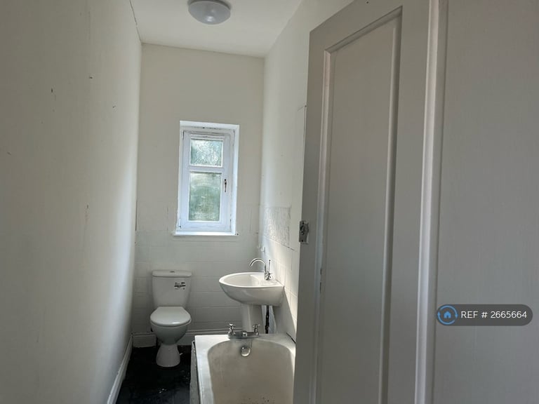 2 bedroom flat in West Main Street, Darvel, KA17 (2 bed) (#2665664)