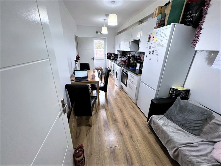 4 bedroom house in WATFORD WAY, HENDON, NW4 4XA