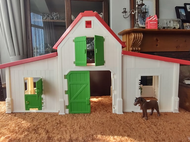 Ranch / farm stables