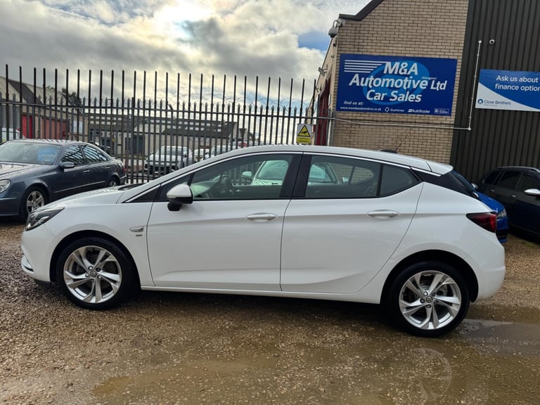 2016 Vauxhall Astra 1.6 CDTi ecoTEC BlueInjection SRi Euro 6 5dr HATCHBACK Diesel Manual