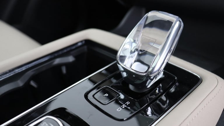 2025 Volvo XC90 T8 PHEV AWD Ultra Dark (Sunroof, 360 Camera, Bowers &amp; Wilkins Sound) ESTATE P...