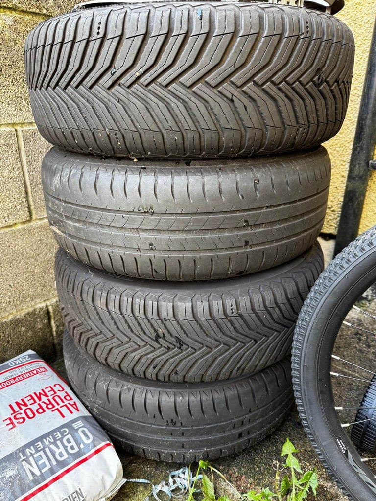 4 Michelin tyres with steel rims 
