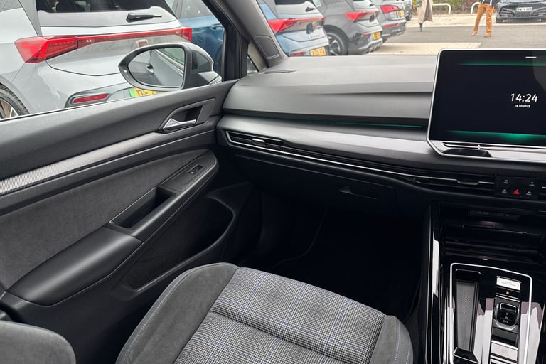 2025 Volkswagen Golf 1.5 TSI 272 GTE eHybrid 5dr DSG **PAN ROOF, HEADS UP** Hatchback PETROL/ELEC...