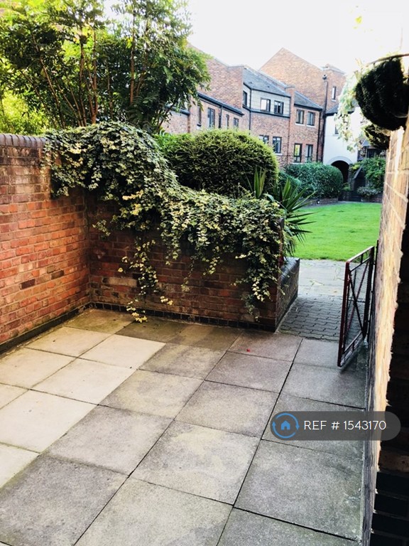 2 bedroom flat in Prospect Place, London, E1W (2 bed) (#1543170)