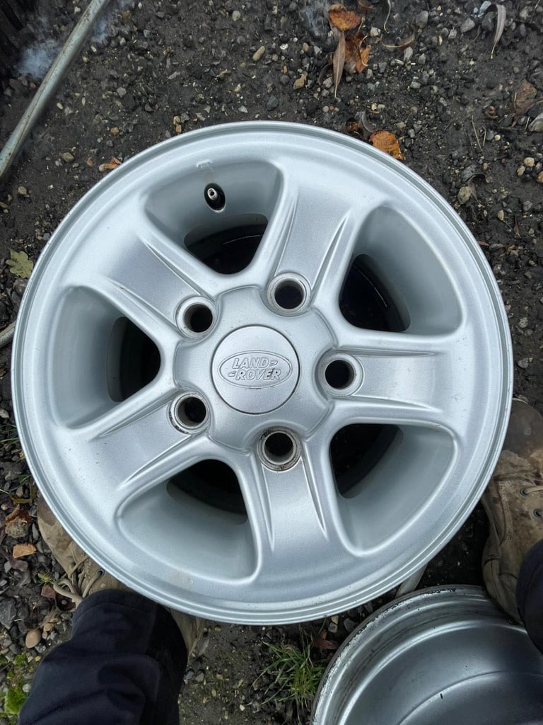 Land Rover Defender boost alloy wheels