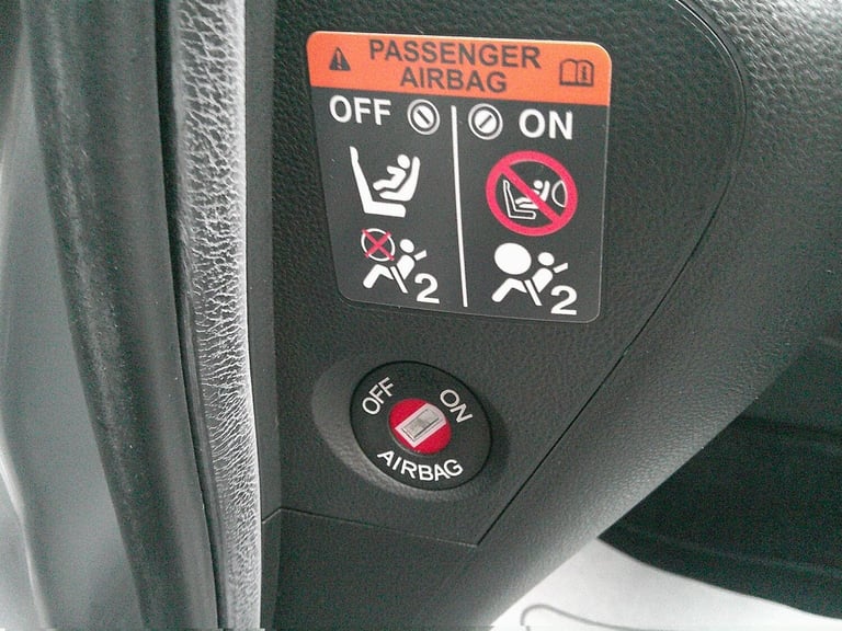 HONDA JAZZ 1.4 i-VTEC ES Plus 2014