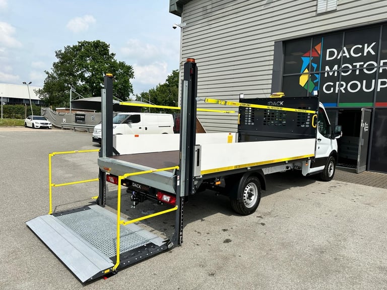 75 Reg, Ford Transit L4 130-Ps,FWD,Traffic Management Dropside, Tow Bar, Air-Con