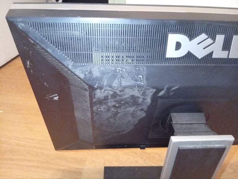 Dell U2410 24" IPS 1920 x 1200 widescreen monitor - great connectivity + USB hub, SD card reader