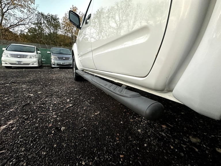 2013 Nissan Navara 3.0 dCi V6 Outlaw 4WD Diesel 4-Door Diesel