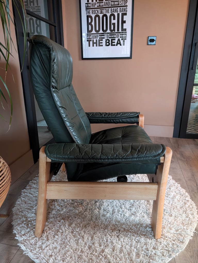 Ekrones Stressless Dark Green Recliner Chair