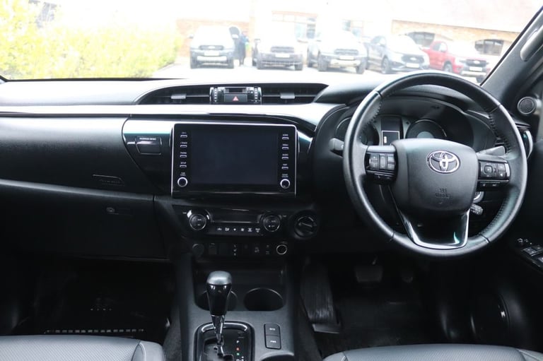 2023 Toyota Hilux 2.8 D-4D Invincible X Pickup Double Cab 4dr Diesel Auto 4WD Euro 6 (s/s) (2 PIC...