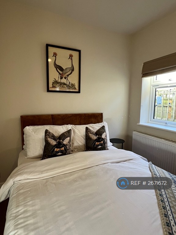 1 bedroom flat in Redfern Close, Cambridge, CB4 (1 bed) (#2671672)