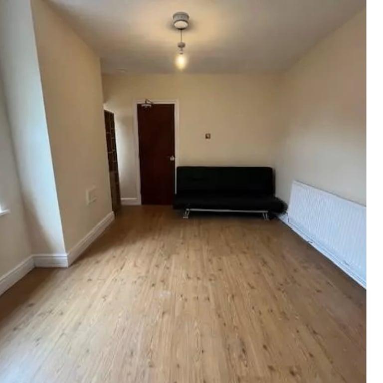 Affordable shelter rooms in B83QE contains 3 single & 3 double rooms to accommodate up to 8 people!
