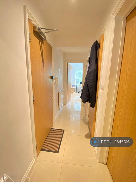 2 bedroom flat in Black Prince Rd, London, SE11 (2 bed) (#2645016)