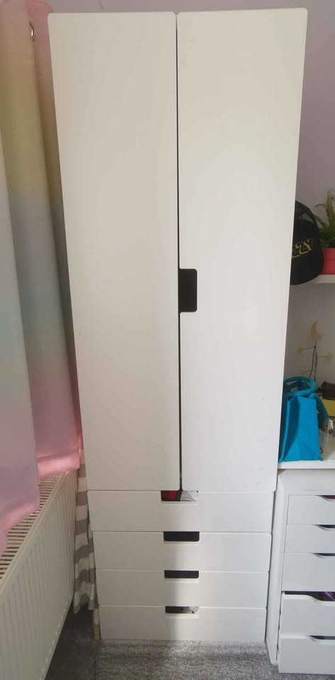 Wardrobe - with one broken drawer runner