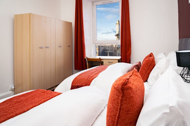 Fully Furnished  3 bed room in Leith EH6 £650-£700