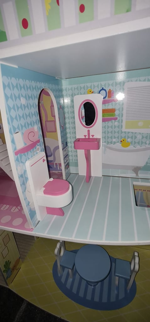 Barbi play house with furniture