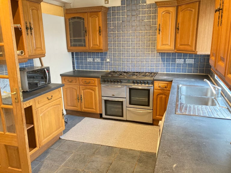 Includes Bills Converted Ground 1 Bed Flat Shower Sitting EatIn Kitchen Door Patio Drive VeryNearBus