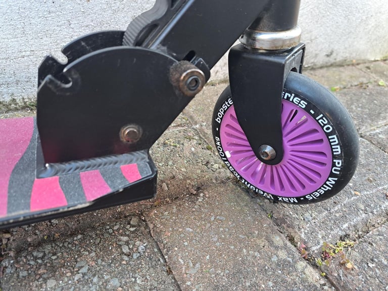 Bopster 2 Wheeled Folding Scooter- adjustable height handlebar.