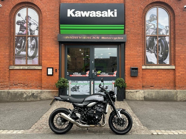 2022 Kawasaki Z900RS retro style motorbike - Custom painted