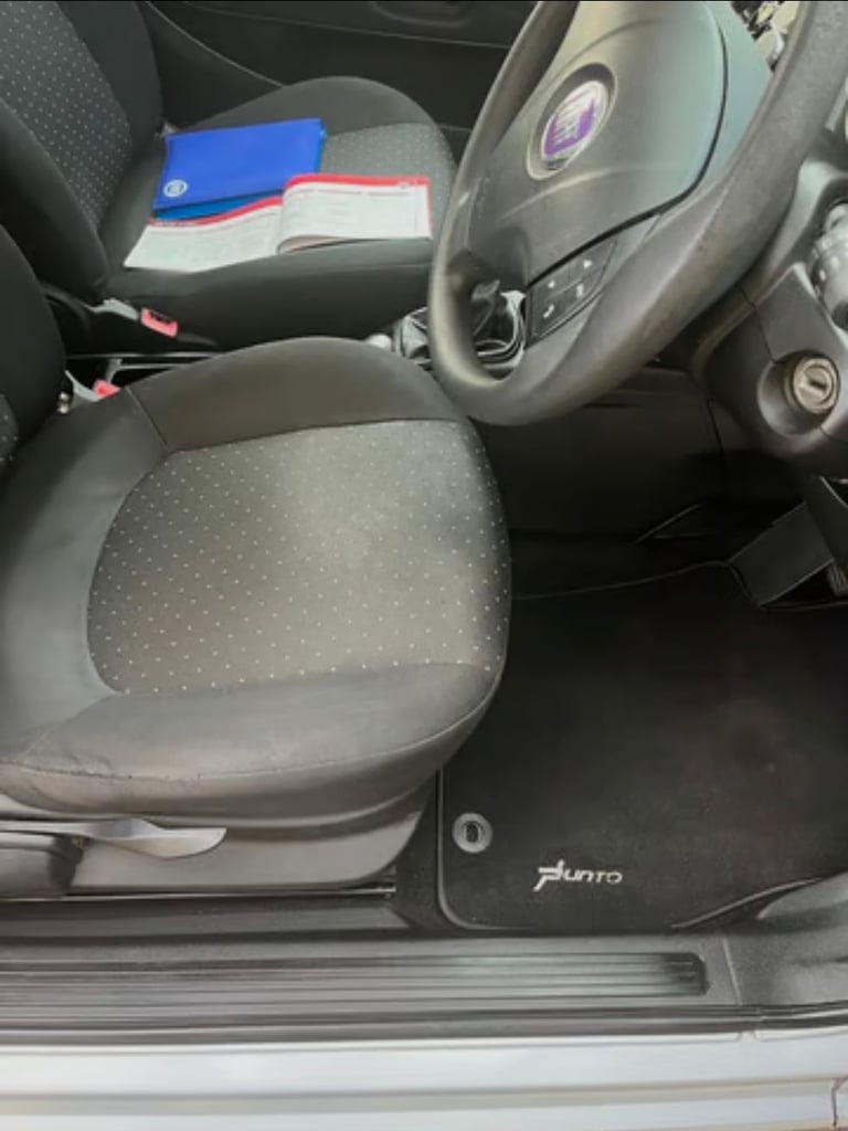 Grande punto 1.4 petrol cheap insurance and tax vgc in out motd 