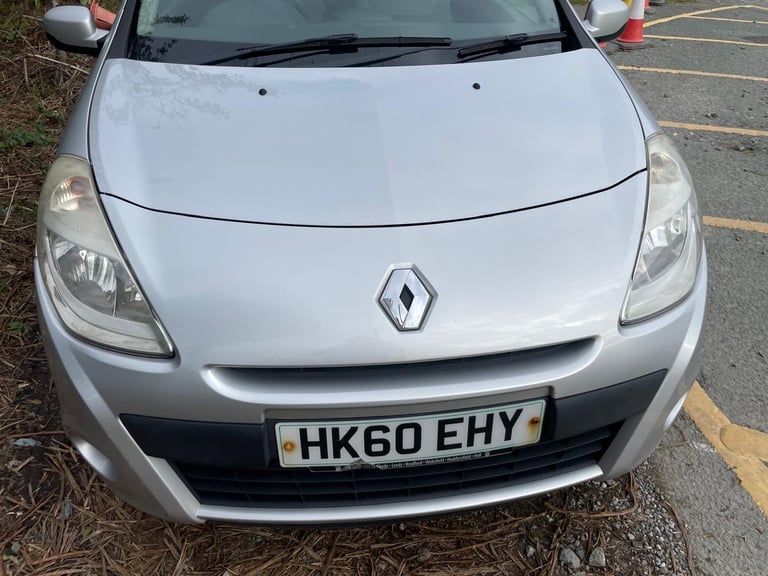 RENAULT CLIO 1.2 I-MUSIC 60 REG SILVER 3 DOOR 12 MONTHS MOT LOW INSURANCE 48+MPG