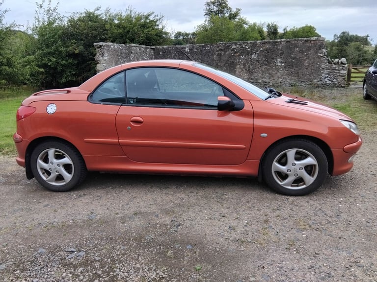 Peugeot, 206, Convertible, 2001, Manual, 1587 (cc),2 doors - Image 2