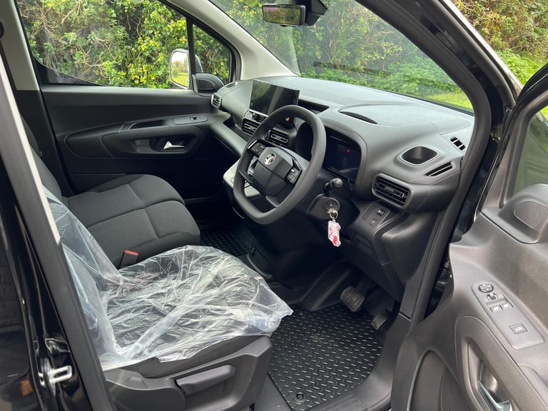 July 2025 Vauxhall Combo 1.5 Turbo D 2300 Pro XLWB Automatic