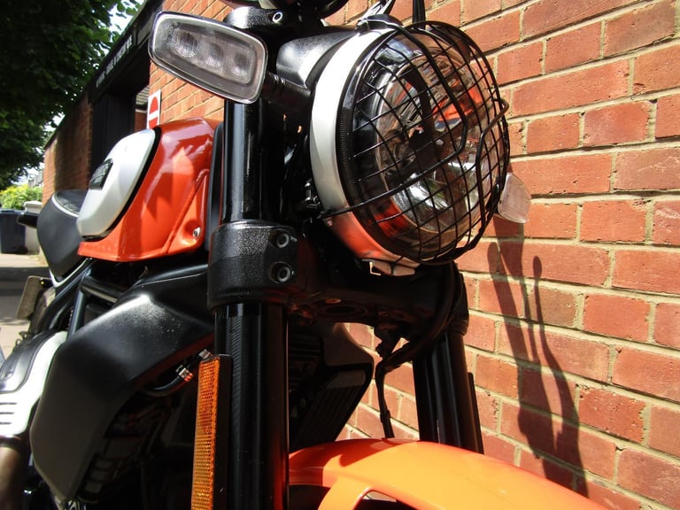 DUCATI SCRAMBLER 800 IN FANSASTIC CONDITION,VERY LOW MILES, AS ORIGINAL! 2019