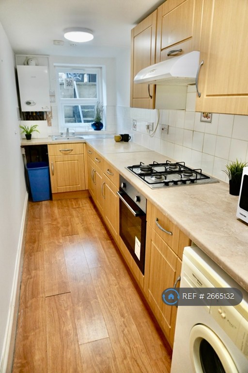 3 bedroom flat in Waverley Road, Redland, BS6 (3 bed) (#2665132)