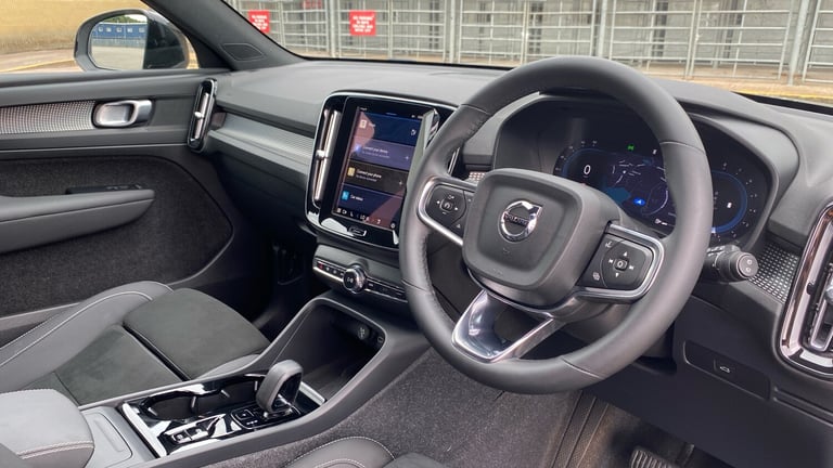 2024 Volvo XC40 2.0 B4P Plus Dark 5dr Auto Petrol Estate Estate Petrol Automatic