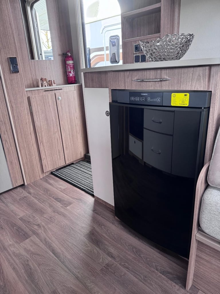 Coachman VIP 460, Yr. 2019, 2 Berth, mover, air awning 