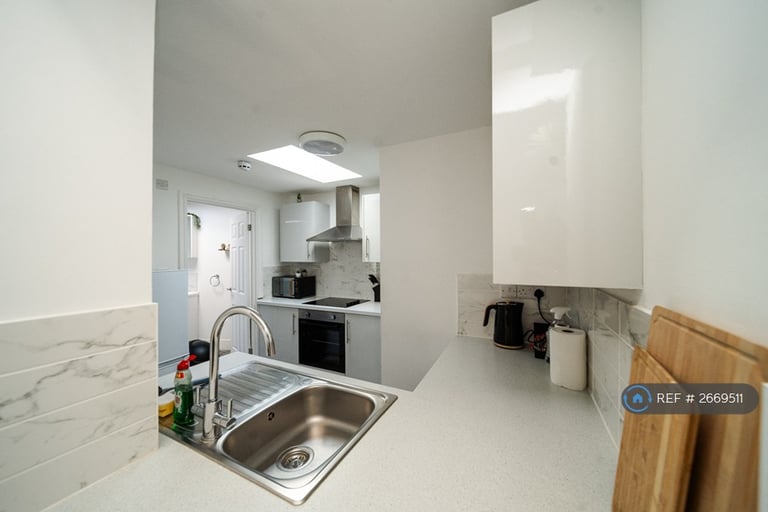 Studio flat in Kingston House, Southsea, PO5 (#2669511)