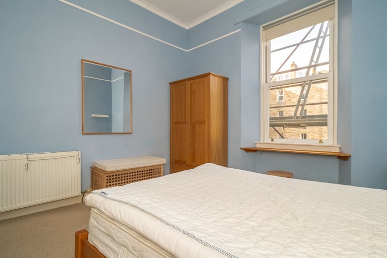 Bright, spacious, extremely well presented 3 bedroom property in Bruntsfield