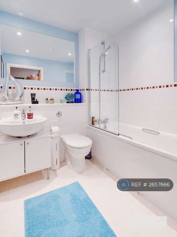 2 bedroom flat in Hall Street, Birmingham, B18 (2 bed) (#2657666)