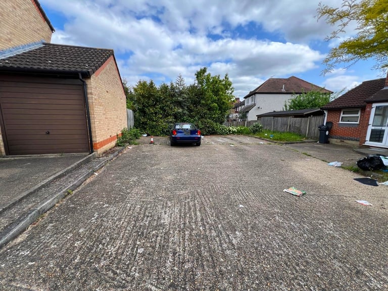 Excellent condition 2 bedrooms 2 receptions terrace house in woodford Green, ilford