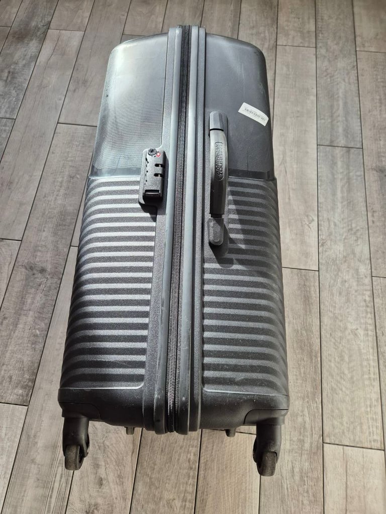 American Tourister Airconic Hard-Shell Spinner Suitcase