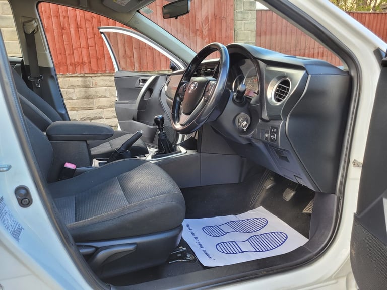 2015(64)TOYOTA AURIS 1.4 D4-D ICON 177K 12 MONTH'S MOT*£20/TAX*6SPEED*90BHP*FACELIFT MODEL*