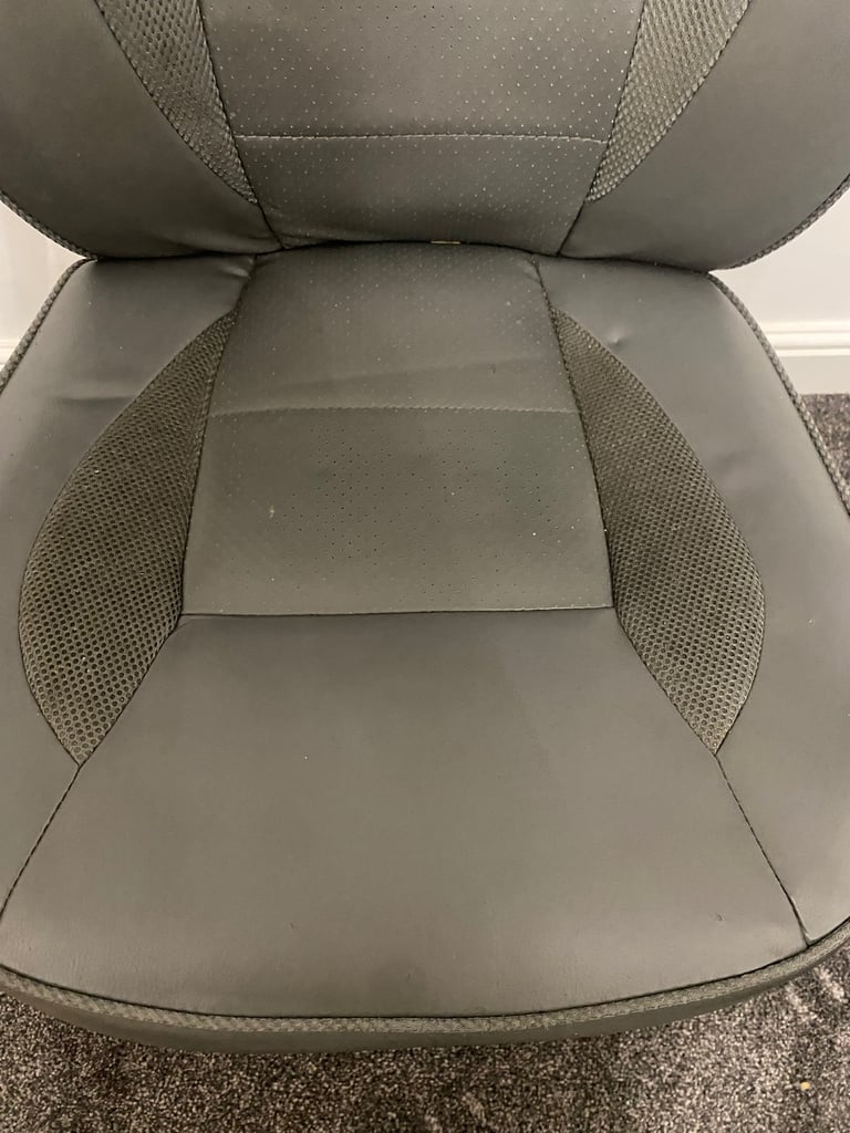 Comfy office chair for sale! With lower back surport 