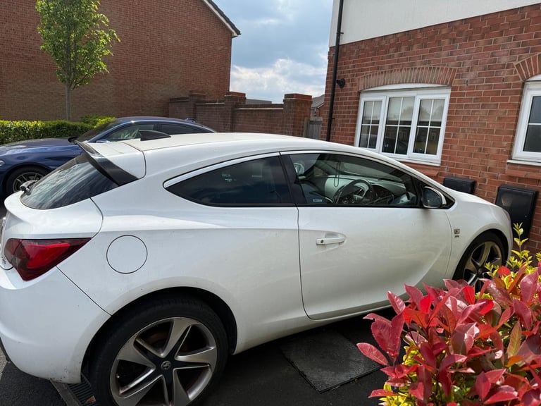 Vauxhall, GTC, Hatchback, 2015, Manual, 1598 (cc),3 doors - Image 2