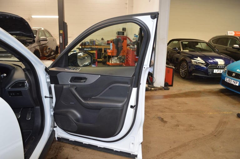 JAGUAR F-PACE 2.0 D180 Chequered Flag Auto AWD Euro 6 (s/s) 5dr 2019