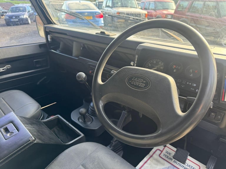  Land Rover Defender 90 2.5 TDi County Station Wagon 3dr Diesel Manual (111 bhp) Diesel Manual
