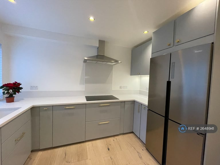 image for 4 bedroom house in Grand Walk, London, E1 (4 bed) (#2648941)
