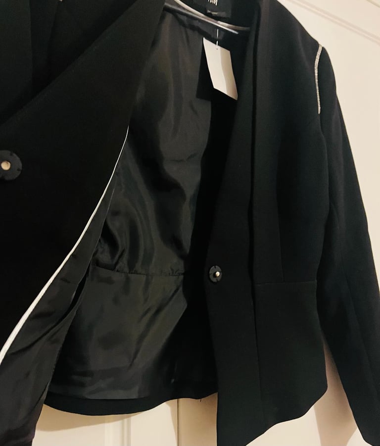 Brand New H&M Stylish and Elegant Women’s Blazer - UK Size 10.