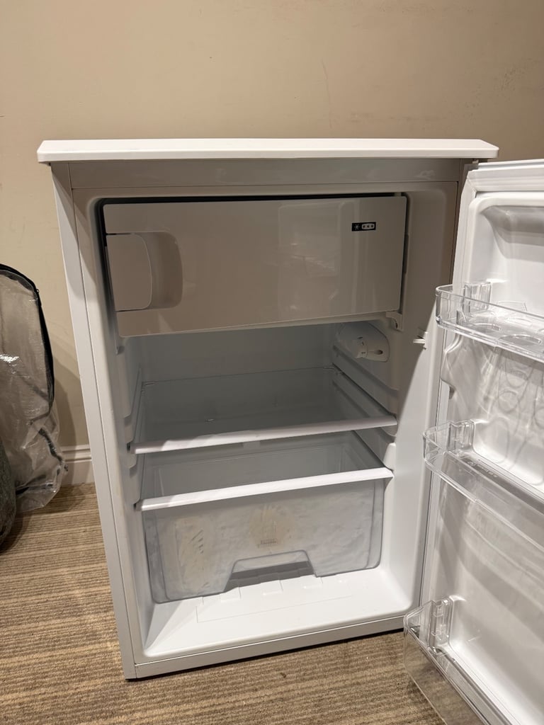 Currys Essentials Undercounter Fridge