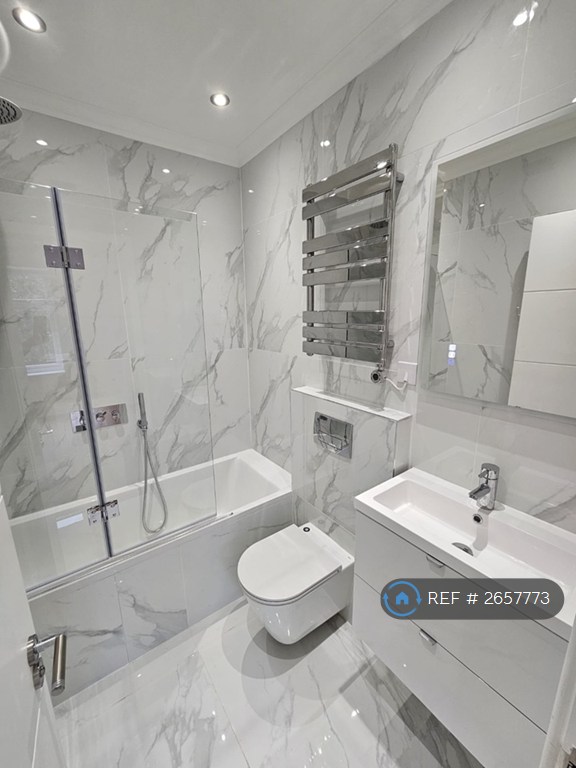 3 bedroom flat in Chatsworth Road, London, NW2 (3 bed) (#2657773)