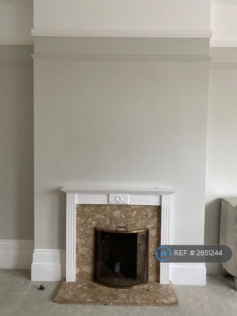 2 bedroom flat in Earls Avenue, Folkestone, CT20 (2 bed) (#2651244)